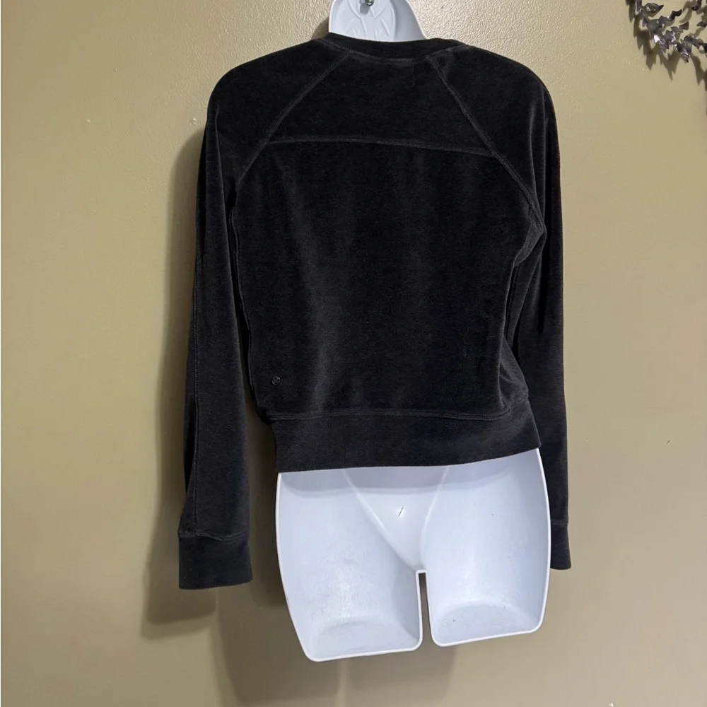 Lululemon Every‎ Moment Crew velour velvet sweatshirt in heathered black. Size 6